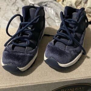 Jordan 11 “midnight Navy” velvet shoe